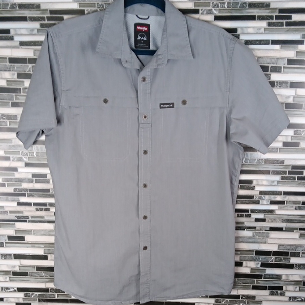 Wrangler Regular Fit M Men Gray Casual Button Short Sleeve Vinted Utility Shirt